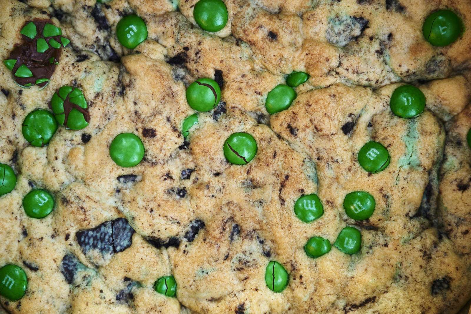 close up of mint chocolate cookie bars