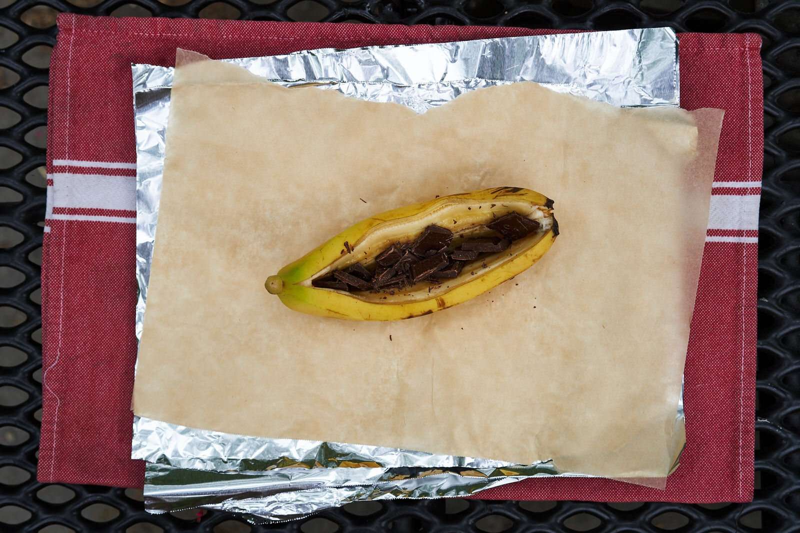 Adding dark chocolate to the banana boats