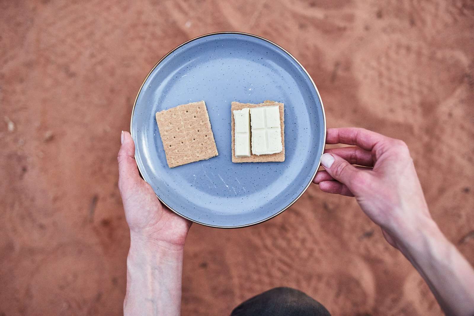 Graham crackers and white chocolate