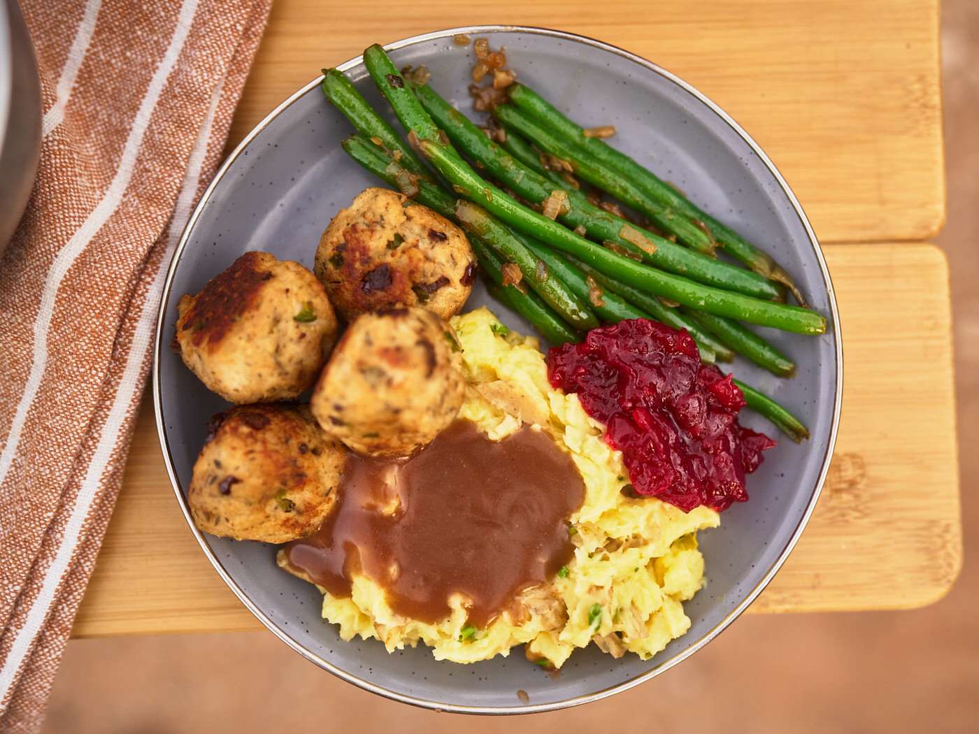 plate of food for camping on thanksgiving